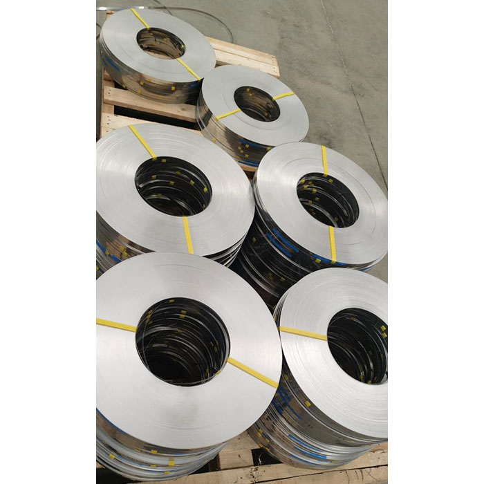 Apa perbedaan antara 316 strip stainless steel dan 304 strip stainless steel dalam kinerja dan aplikasi?